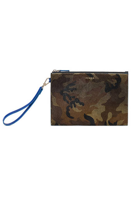 <strong>GIOVE Clutch </strong><br /> W25 x H17cm<br /> 素材｜カウファー <br /> 価格｜3万1000円(税抜) 