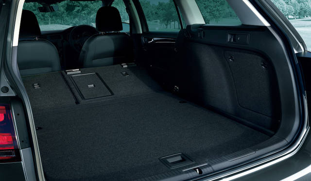 可倒分割式シート（写真は欧州仕様）