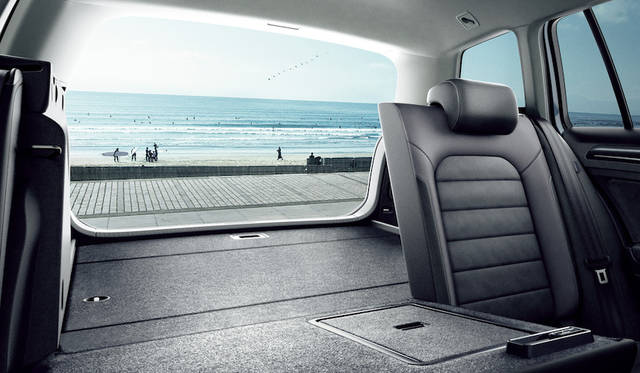 ラゲッジルーム（写真は欧州仕様）