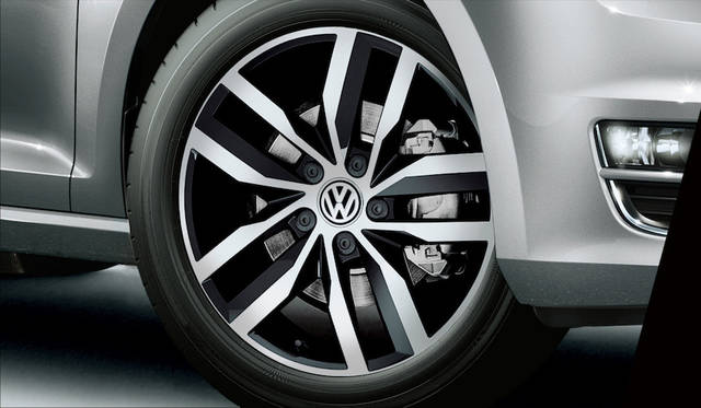 ゴルフ／ゴルフ ヴァリアント TSI ハイライン コネクトに標準装備の17インチアルミホイール