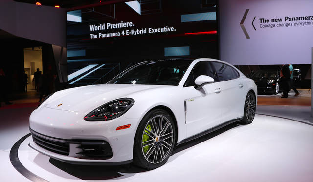 スポーツクロノパッケージを装着すると静止から100km/hに加速するのに4.7秒