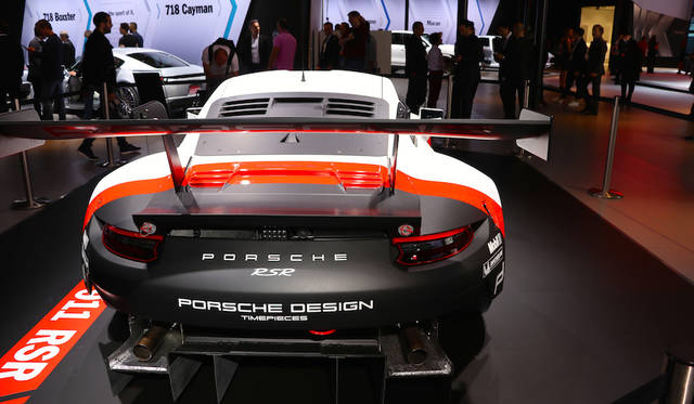 新型は電子制御の衝突回避システムも搭載