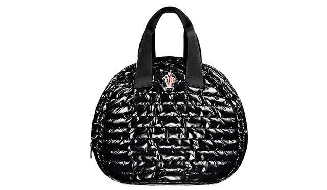 <strong>スノーヘルメット（Moncler Grenoble Snow Helmet）</strong><br /> ケースセット販売<br /> オーディオ機能付 10万円（税別）<br /> オーディオ機能なし 8万円（税別）<br />