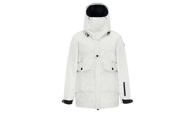 <strong>Women’sウェア</strong><br />ジャケット「STEELE（スティーリー）」｜27万9,000円（税別）<br />パンツ｜11万2000円（税別）<br />