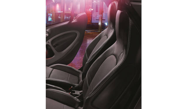 BRABUSエクスクルーシブ本革スポーツシート