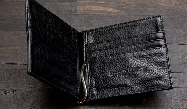 マネークリップタイプのウォレット 19万8000円（税別）