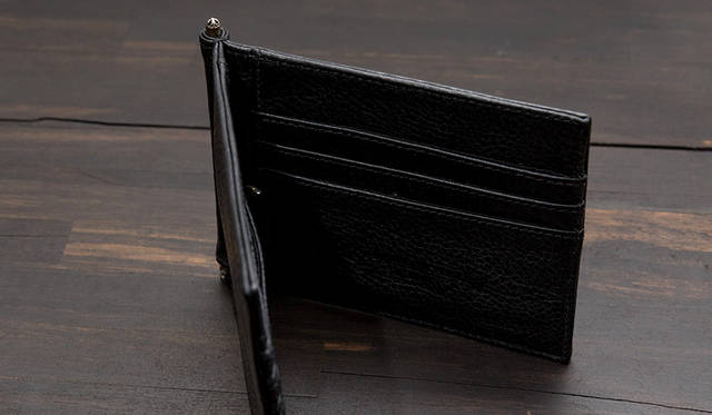 マネークリップタイプのウォレット 19万8000円（税別）