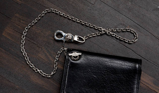 ウォレットチェーン 17万3000円（税別）、カードケース 7万3000円（税別）