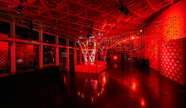 会場はレッドソールの赤の世界 