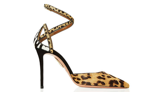 <strong>Very Deena Pump</strong><br /> デザイン｜Princess Deena Al-Juhani Abdulaziz <br /> 価格｜9万2500円（税抜 ・参考価格） <br /> ※日本円は換算日レートにより価格が異なります <br /> カラー｜1色