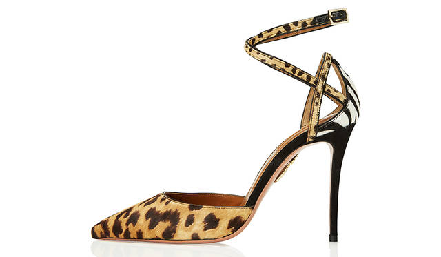 <strong>Very Deena Pump</strong><br /> デザイン｜Princess Deena Al-Juhani Abdulaziz <br /> 価格｜9万2500円（税抜 ・参考価格） <br /> ※日本円は換算日レートにより価格が異なります <br /> カラー｜1色