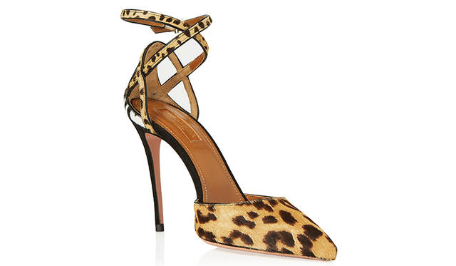 <strong>Very Deena Pump</strong><br /> デザイン｜Princess Deena Al-Juhani Abdulaziz <br /> 価格｜9万2500円（税抜 ・参考価格） <br /> ※日本円は換算日レートにより価格が異なります <br /> カラー｜1色