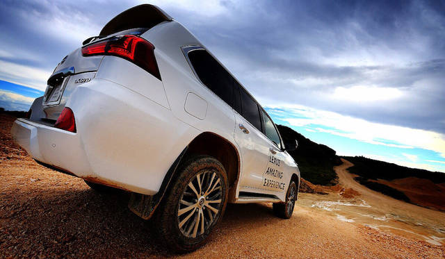 LEXUS LX570で挑むオフロードサファリ