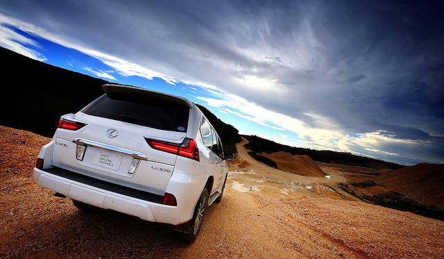 LEXUS LX570で挑むオフロードサファリ