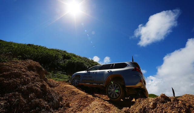 LEXUS LX570で挑むオフロードサファリ