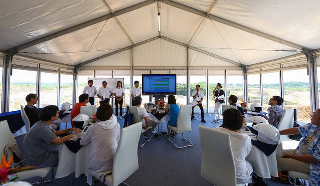 レッスンを担当するのは、2015年スーパーGT300クラス優勝者である片岡達也選手、同じくスーパーGT300クラスで最多優勝記録を保持する新田守男選手、ルマン24時間耐久レースウィナー、荒聖治選手とGAZOOレーシングからニュルブルクリンク24時間耐久レースに参戦している佐藤久美選手。インストラクター陣も申し分のない顔ぶれである。