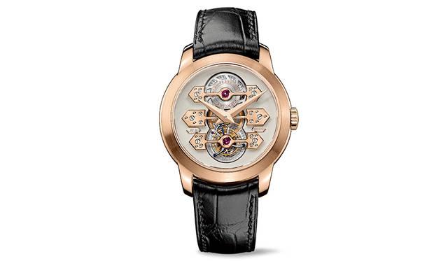 <strong>1966 スリー・ゴールドブリッジ トゥールビヨン</strong><br />  1889年にパリの万国博覧会に初めて出品されて以降、ジラール・ペルゴの代名詞的デザインとなっているスリー・ブリッジをダイヤルに搭載。最下段のブリッジにトゥールビヨン機構が備わっている。2079万円（18KPGまたは18KPG。税別）。