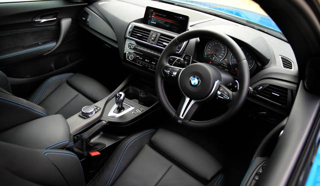 内装は「カーボンファイバートリム」仕上げ