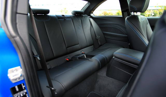 2プラス2というかんじでコンパクトにまとまった室内パッケージング