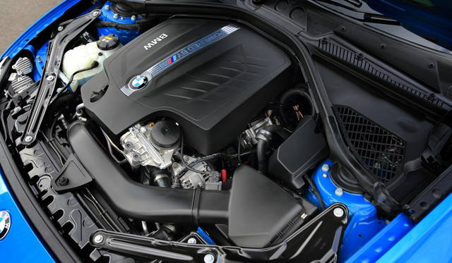 2979cc直列6気筒エンジンは272kW（370ps）の最高出力と465Nmの最大トルクを発生