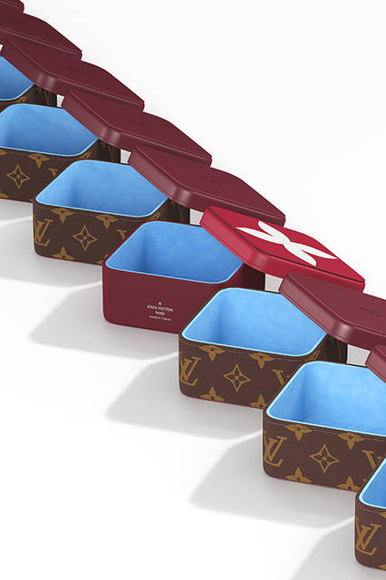 ボワット・クラランスMM 6万6000円（中央）、ボワット・カミーユMM 6万円（すべて税別）