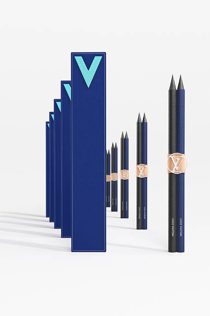 クレヨン・アンリ 2万（右）、マルク・パージュ ジャン ポール 1万4000円（左）（すべて税別）