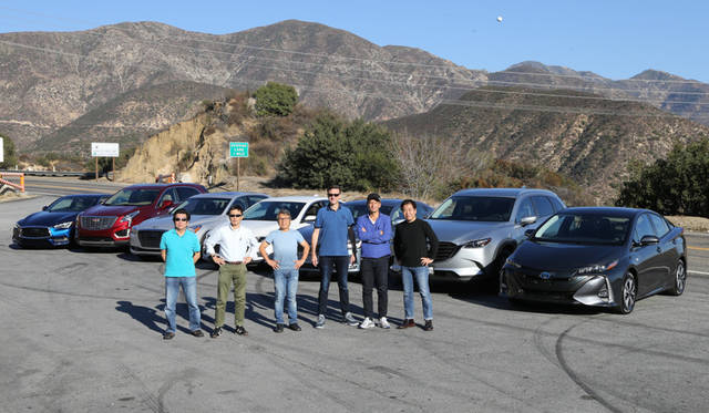 日本から参加した自動車ジャーナリスト。左端が河村康彦氏