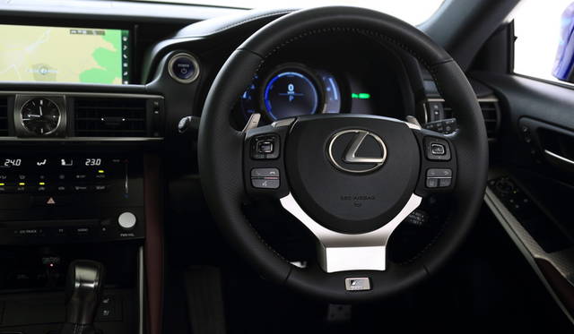 Lexus IS300h|レクサス IS300h 012
