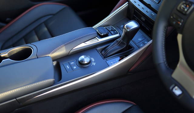 Lexus IS300h|レクサス IS300h 015