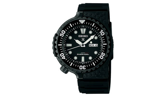 <strong>SEIKO×GIUGIARO DESIGN</strong><br>ムーブメント｜クオーツ、ケース素材｜SS、プラスチック、ストラップ素材｜シリコン、防水｜200m、重さ｜88g、価格｜4万5000円（税別）