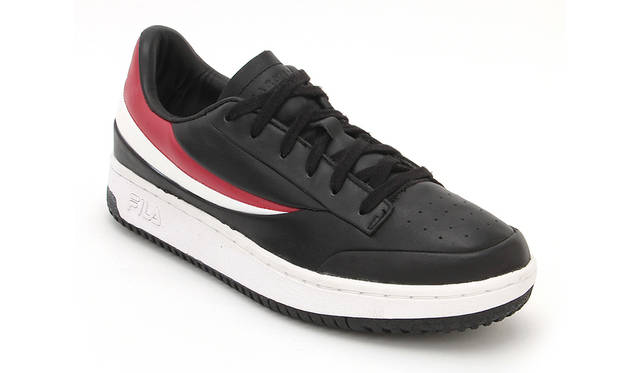 <strong>FILA×BARNEYS NEWYORK</strong><br> カラー｜ブラック、 価格｜1万8000円（税別）