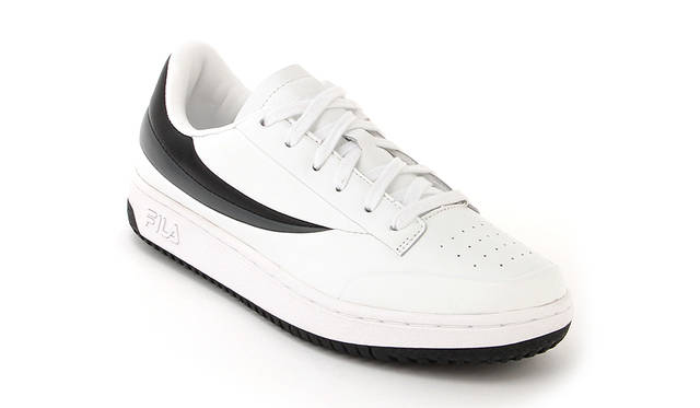 <strong>FILA×BARNEYS NEWYORK</strong><br>カラー｜ホワイト、価格｜1万8000円（税別）