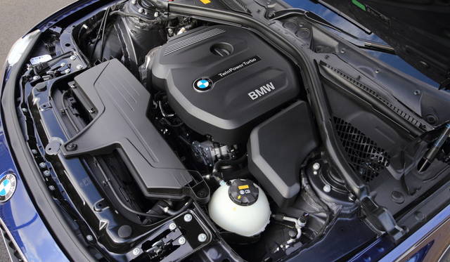 318iのエンジンは1498ccの3気筒で100kW（136ps）の最高出力を発生