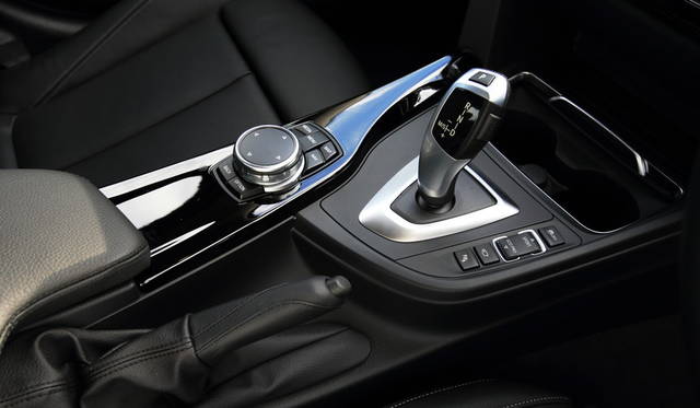 トランスミッションは8段オートマチック（MTの設定は発表されていない）で後輪を駆動