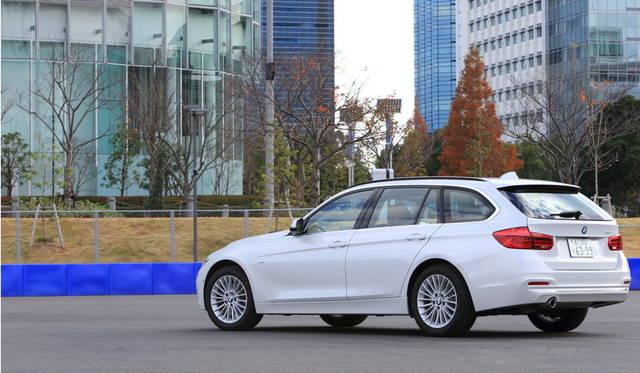 ツーリングの全高はセダンよりやや高く1460mm