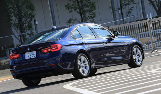 セダンの全幅は1800mm