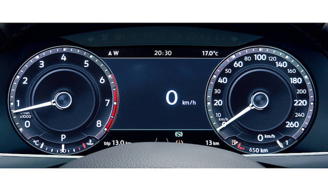 デジタルメータークラスター(Highline、R-Lineに標準装備)