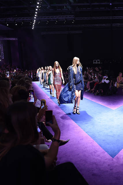 Versace-Women-SS17_Finale-04