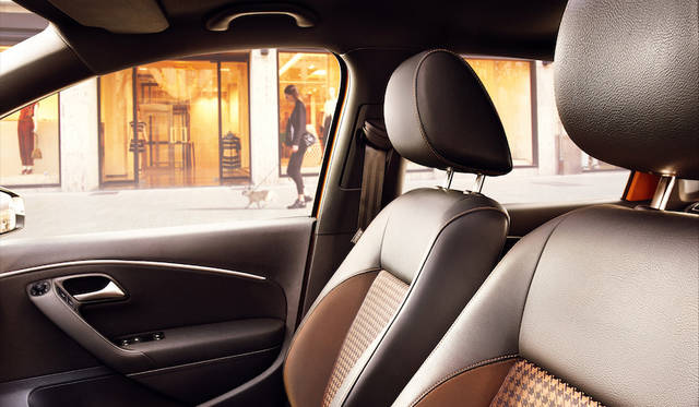 チェック柄のファブリックとレザレットのコンビネーションシート