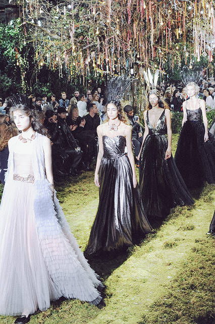 Dior-Haute-Couture-SS17_Finale-©-Adrien-Dirand
