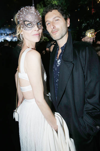 Eva-Herzigova-and-Simon-Buret エヴァ・ハーツィゴヴァ、サイモン・ビュレット