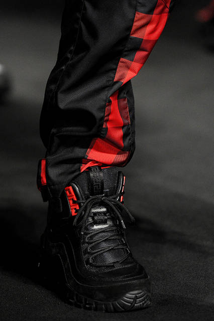 Versace_Men_FW17_Detail_-(73)