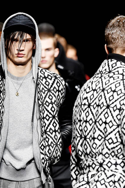 Versace_Men_FW17_Parade_-(11)