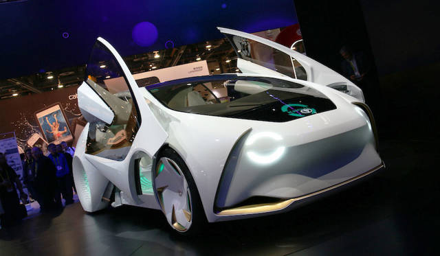 トヨタConcept愛i。搭載されたAI(人工知能)は、ユーザーが愛車に名前をつけるところから、車と人との関係を深める手助けをする