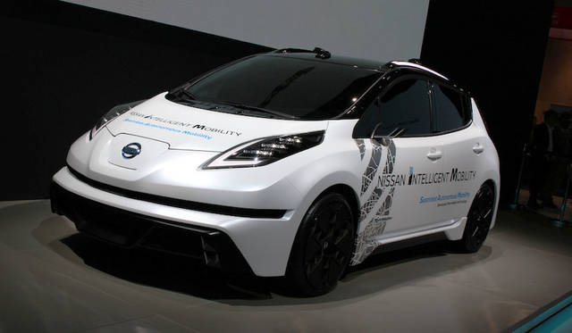 日産自動車の「SAM(Seamless Autonomous Mobility)」実験車。NASAとの共同研究で、ビッグデータを用いて、「信号よりも警察官の手信号を優先する」といった状況判断を行う