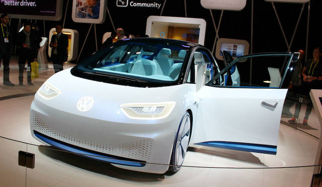 フォルクスワーゲンは米国プレミアのEVコンセプト「I.D.」をアイキャッチにしながら、アマゾンの音声認識デバイス「Echo」を用いた車と家庭のシームレスネットワークを提示