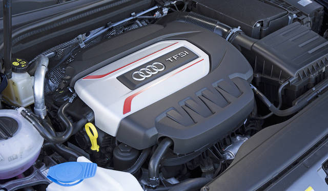 2.0TFSIエンジンの出力が285psから290psに向上したほか、組み合わされるSトロニック トランスミッションも6段から7段へとにグレードアップ