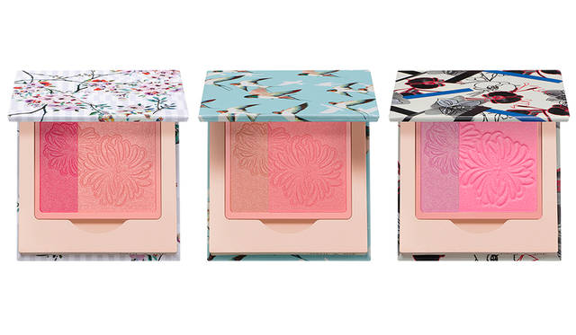 パウダー ブラッシュ 各2000円・コンパクト 各1000円（すべて税別）