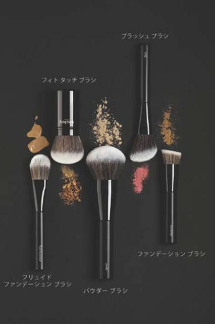 理想的な仕上りを追求した5つのベースメイク用ブラシ