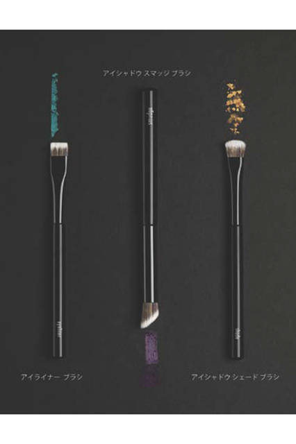 瞬時に目もとを美しく彩る3つのアイメイク用新ブラシ